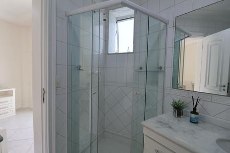 Apartamento para alugar com 183m², 4 quartos e 2 vagas Apartamento para alugar com 183m², 4 quartos e 2 vagasBanheiro Suíte 1
