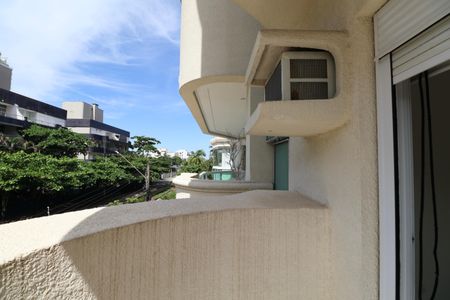 Apartamento para alugar com 183m², 4 quartos e 2 vagas Apartamento para alugar com 183m², 4 quartos e 2 vagasVaranda