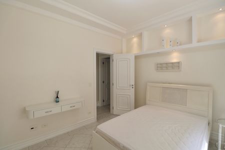 Apartamento para alugar com 183m², 4 quartos e 2 vagas Apartamento para alugar com 183m², 4 quartos e 2 vagasQuarto Suíte 2