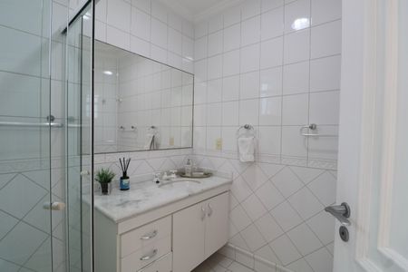Apartamento para alugar com 183m², 4 quartos e 2 vagas Apartamento para alugar com 183m², 4 quartos e 2 vagasBanheiro Suíte 1