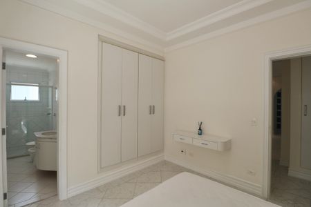 Apartamento para alugar com 183m², 4 quartos e 2 vagas Apartamento para alugar com 183m², 4 quartos e 2 vagasQuarto Suíte 2