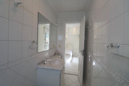Apartamento para alugar com 183m², 4 quartos e 2 vagas Apartamento para alugar com 183m², 4 quartos e 2 vagasBanheiro Suíte 2