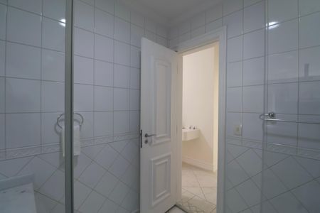 Apartamento para alugar com 183m², 4 quartos e 2 vagas Apartamento para alugar com 183m², 4 quartos e 2 vagasBanheiro Suíte 3