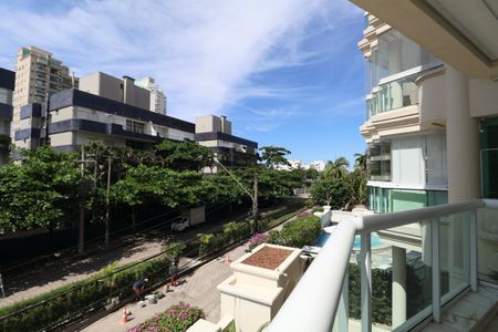 Apartamento para alugar com 183m², 4 quartos e 2 vagas Apartamento para alugar com 183m², 4 quartos e 2 vagasVista da Varanda da Sala