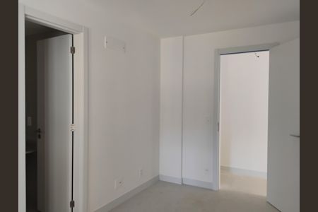 Apartamento à venda com 253m², 5 quartos e 2 vagas Apartamento à venda com 253m², 5 quartos e 2 vagasSuíte 2