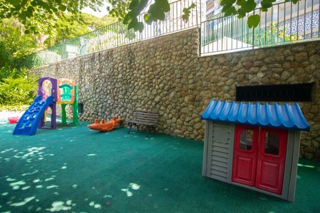 Apartamento à venda com 231m², 4 quartos e 3 vagasÁrea comum - Parque infantil