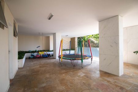 Apartamento à venda com 231m², 4 quartos e 3 vagasÁrea comum - Playground