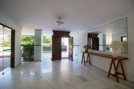 Apartamento à venda com 231m², 4 quartos e 3 vagasPortaria