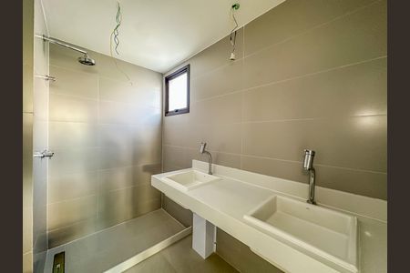 Apartamento à venda com 167m², 3 quartos e 1 vaga Apartamento à venda com 167m², 3 quartos e 1 vagaBanheiro da Suíte 1