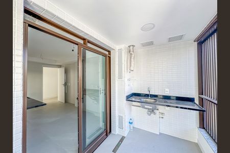 Apartamento à venda com 167m², 3 quartos e 1 vaga Apartamento à venda com 167m², 3 quartos e 1 vagaÁrea de Serviço