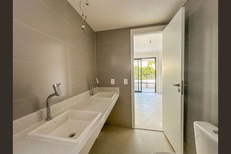 Apartamento à venda com 167m², 3 quartos e 1 vaga Apartamento à venda com 167m², 3 quartos e 1 vagaBanheiro da Suíte 1