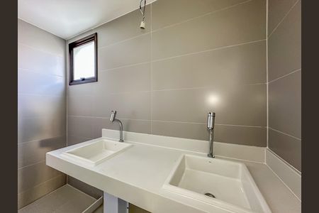 Apartamento à venda com 167m², 3 quartos e 1 vaga Apartamento à venda com 167m², 3 quartos e 1 vagaBanheiro da Suíte 1