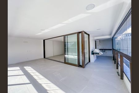 Apartamento à venda com 167m², 3 quartos e 1 vaga Apartamento à venda com 167m², 3 quartos e 1 vagaVaranda da Sala