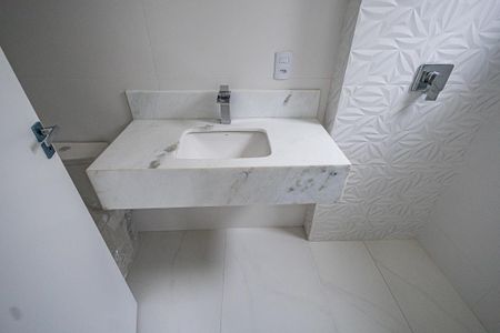 Apartamento à venda com 266m², 4 quartos e 3 vagas Apartamento à venda com 266m², 4 quartos e 3 vagasBanheiro da Suíte 1