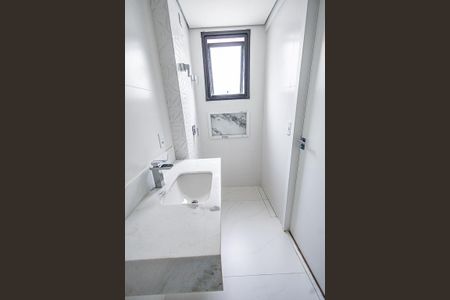 Apartamento à venda com 266m², 4 quartos e 3 vagas Apartamento à venda com 266m², 4 quartos e 3 vagasBanheiro da Suíte 1