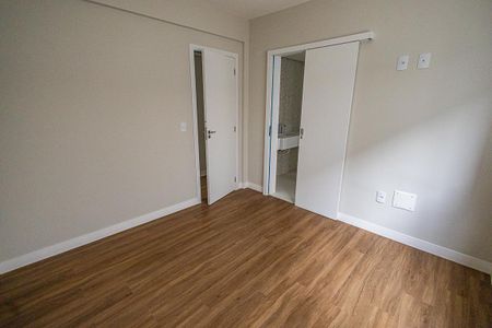 Apartamento à venda com 266m², 4 quartos e 3 vagas Apartamento à venda com 266m², 4 quartos e 3 vagasQuarto 1
