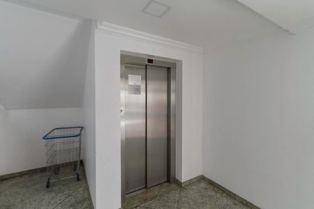 Apartamento à venda com 296m², 4 quartos e 6 vagasHall social