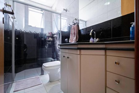 Apartamento à venda com 296m², 4 quartos e 6 vagasBanheiro social