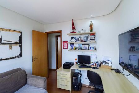 Apartamento à venda com 296m², 4 quartos e 6 vagasQuarto 2