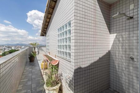 Apartamento à venda com 296m², 4 quartos e 6 vagasCobertura