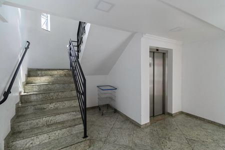 Apartamento à venda com 296m², 4 quartos e 6 vagasHall social