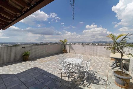 Apartamento à venda com 296m², 4 quartos e 6 vagasCobertura