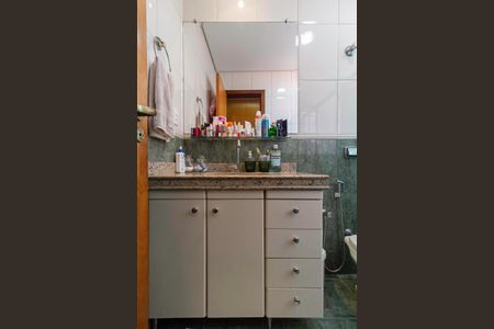 Apartamento à venda com 296m², 4 quartos e 6 vagasBanheiro da suíte 2