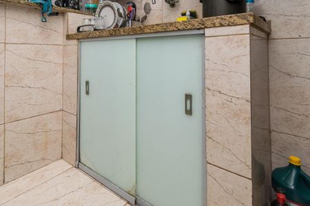 Apartamento à venda com 60m², 2 quartos e 1 vaga Apartamento à venda com 60m², 2 quartos e 1 vagaCozinha - Armários
