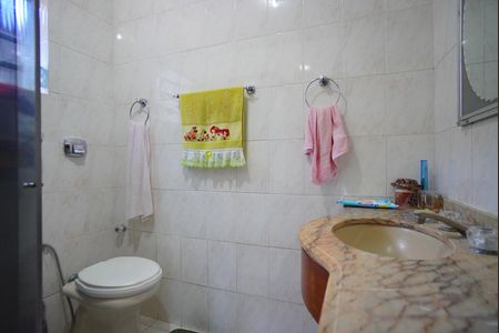 Casa à venda com 320m², 5 quartos e 6 vagasBanheiro Corredor - Segundo Andar