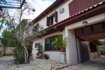 Casa à venda com 320m², 5 quartos e 6 vagasFachada