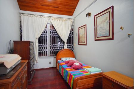 Casa à venda com 320m², 5 quartos e 6 vagasQuarto 1- Segundo Andar