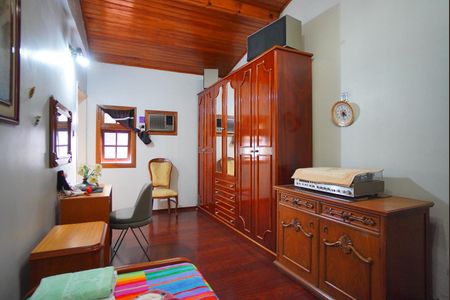 Casa à venda com 320m², 5 quartos e 6 vagasQuarto 1- Segundo Andar