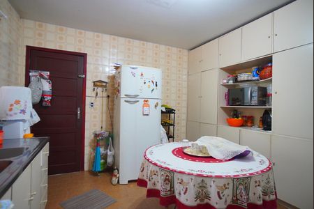 Casa à venda com 320m², 5 quartos e 6 vagasCozinha