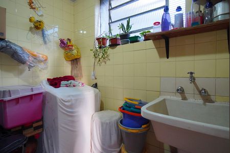 Casa à venda com 320m², 5 quartos e 6 vagasLavanderia