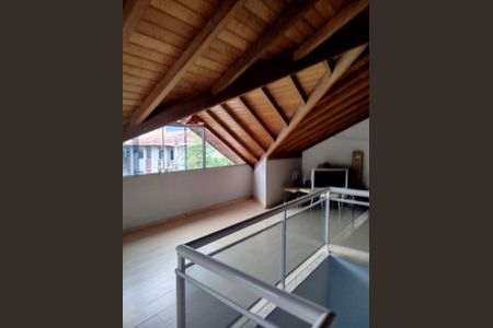 Casa de condomínio à venda com 230m², 4 quartos e 3 vagas