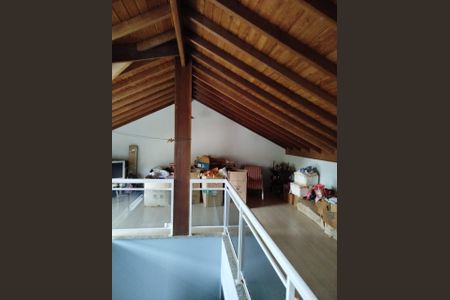 Casa de condomínio à venda com 230m², 4 quartos e 3 vagas