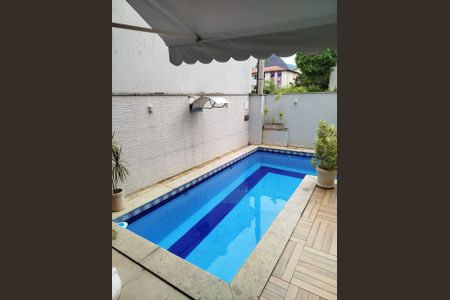 Casa de condomínio à venda com 230m², 4 quartos e 3 vagas