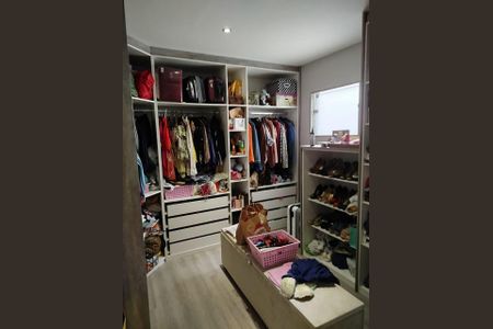 Casa de condomínio à venda com 230m², 4 quartos e 3 vagas