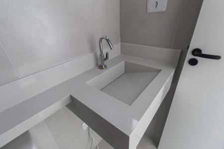 Casa à venda com 107m², 2 quartos e 2 vagas Casa à venda com 107m², 2 quartos e 2 vagasBanheiro da Suíte