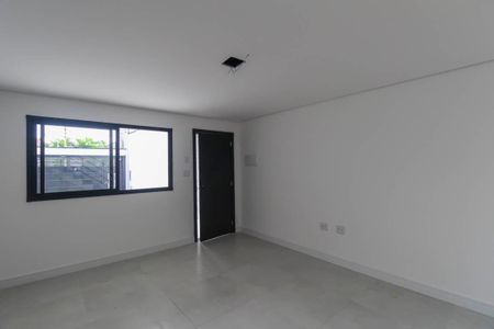 Casa à venda com 107m², 2 quartos e 2 vagas Casa à venda com 107m², 2 quartos e 2 vagasSala