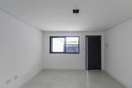 Casa à venda com 107m², 2 quartos e 2 vagas Casa à venda com 107m², 2 quartos e 2 vagasSala