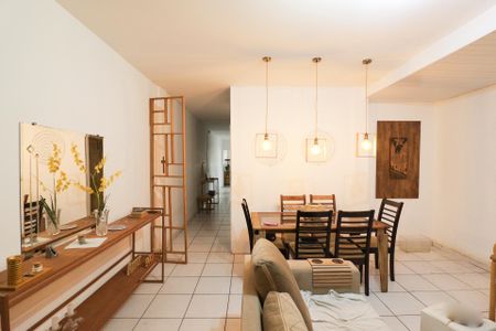 Casa à venda com 288m², 3 quartos e 4 vagas Casa à venda com 288m², 3 quartos e 4 vagasÁrea comum - Salão de festas