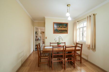 Casa à venda com 288m², 3 quartos e 4 vagas Casa à venda com 288m², 3 quartos e 4 vagasSala