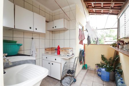 Casa à venda com 288m², 3 quartos e 4 vagas Casa à venda com 288m², 3 quartos e 4 vagasÁrea de Serviço