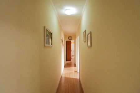 Casa à venda com 288m², 3 quartos e 4 vagas Casa à venda com 288m², 3 quartos e 4 vagasCorredor