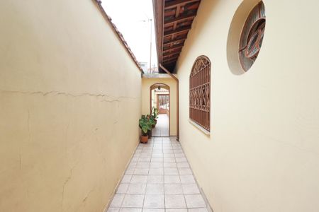 Casa à venda com 288m², 3 quartos e 4 vagas Casa à venda com 288m², 3 quartos e 4 vagasCorredor Lateral