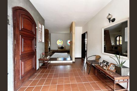 Casa à venda com 250m², 4 quartos e 4 vagas Casa à venda com 250m², 4 quartos e 4 vagasSala
