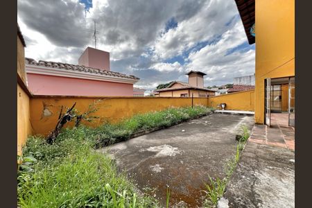 Casa à venda com 250m², 4 quartos e 4 vagas Casa à venda com 250m², 4 quartos e 4 vagasÁrea comum