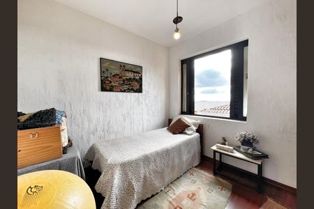 Casa à venda com 250m², 4 quartos e 4 vagas Casa à venda com 250m², 4 quartos e 4 vagasQuarto1