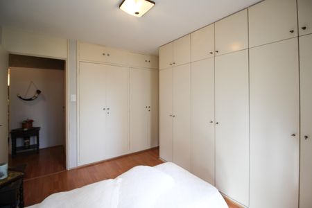 Apartamento à venda com 98m², 2 quartos e 2 vagas Apartamento à venda com 98m², 2 quartos e 2 vagasQuarto 2